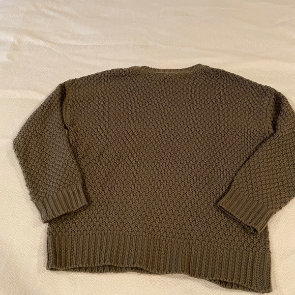 Over sized distressed turtleneck sweater - Picture 6 of 9